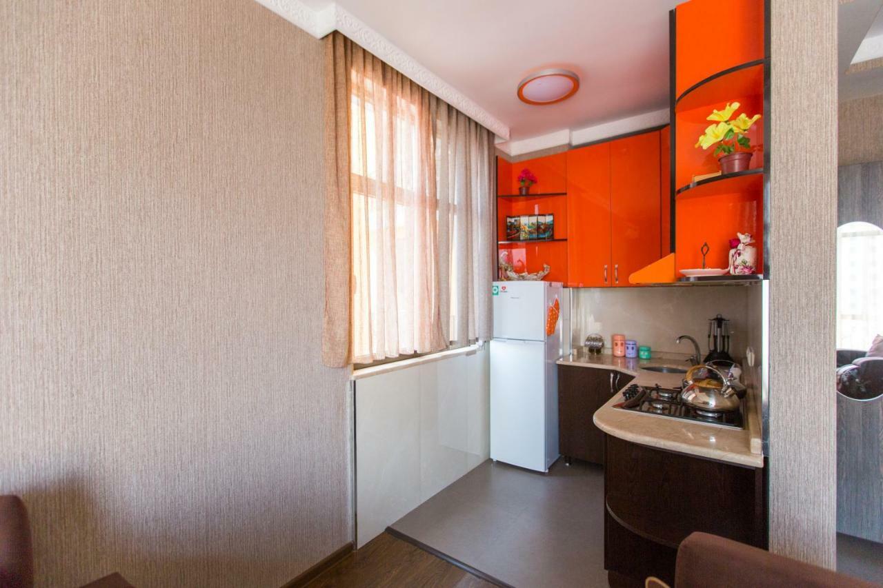 Apartament On Rustaveli Batumi Eksteriør bilde