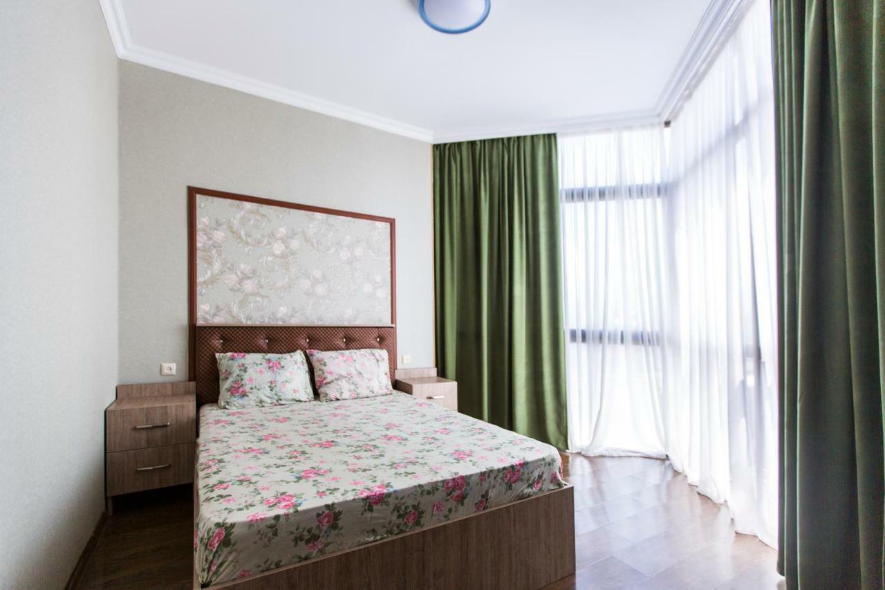 Apartament On Rustaveli Batumi Eksteriør bilde